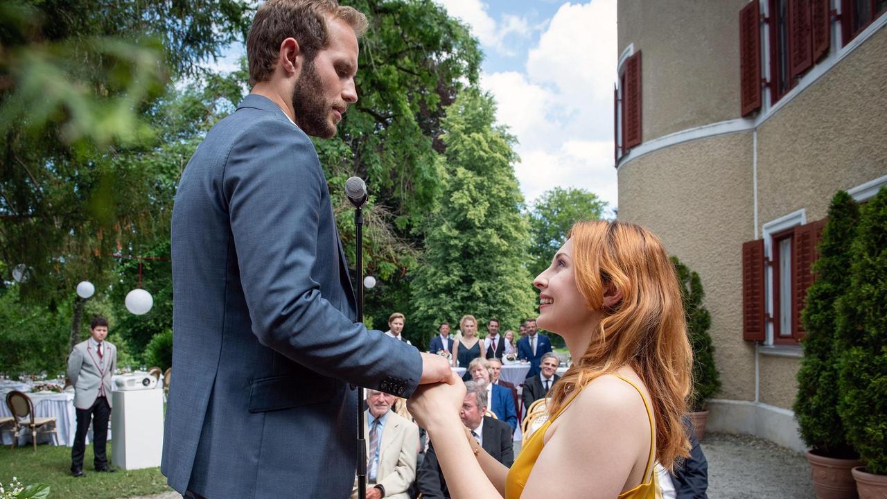 Tempesta d’amore agosto 2022: Florian accetta di sposare la sorellastra di Maja