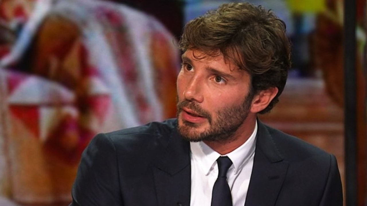 Stefano De Martino programma cancellato: decisione Rai2 e rimpiazzo 