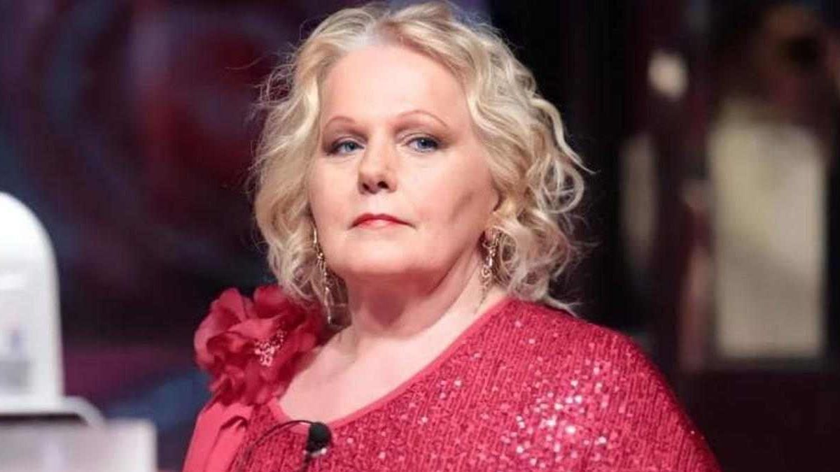 Katia Ricciarelli canta “Caruso” e diventa virale: qualcosa va storto