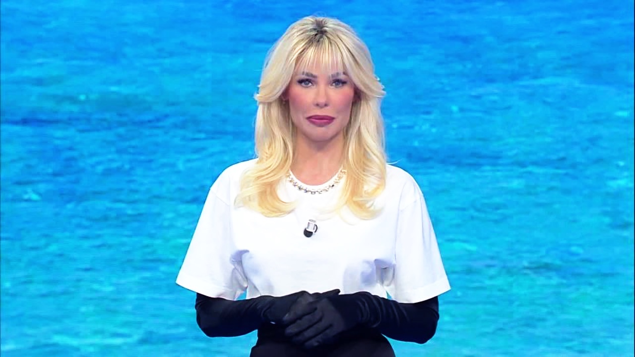 Ilary Blasi parte col botto: Totti, frecciate e nuovo look all’Isola 2023