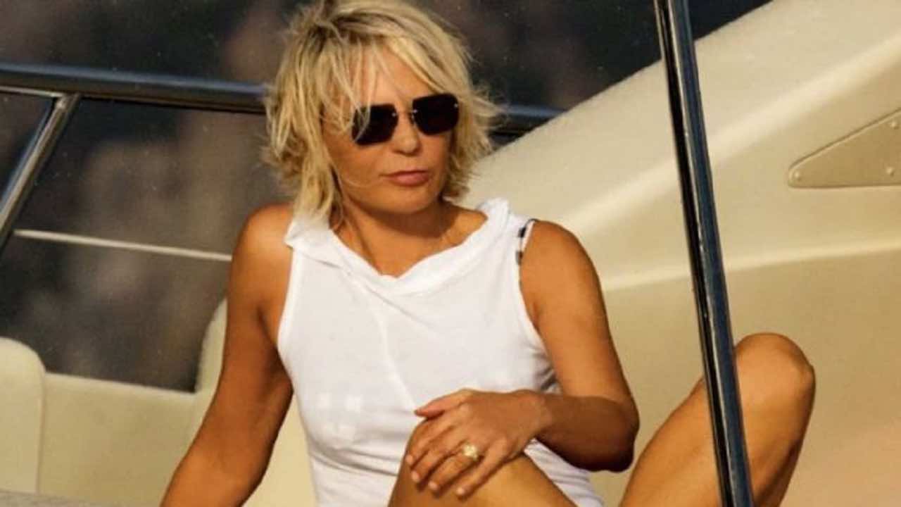 Maria De Filippi ad Ansedonia in vacanza: prima estate senza Costanzo. FOTO