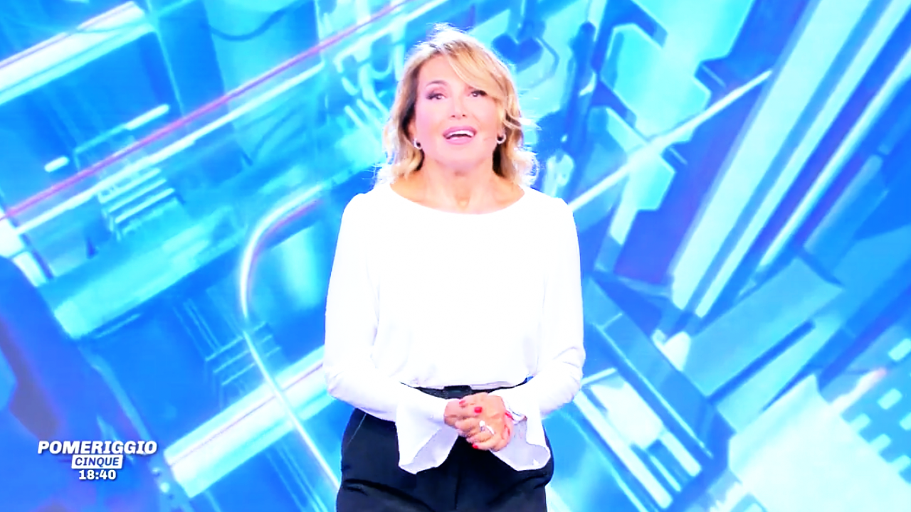 Pomeriggio 5, cancellati video social di Barbara d’Urso: che bassezza!