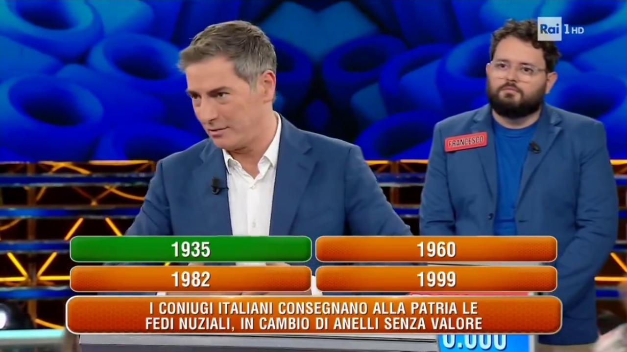 Marco Liorni loda Oro alla Patria (fascista) a L’Eredità, è polemica. VIDEO