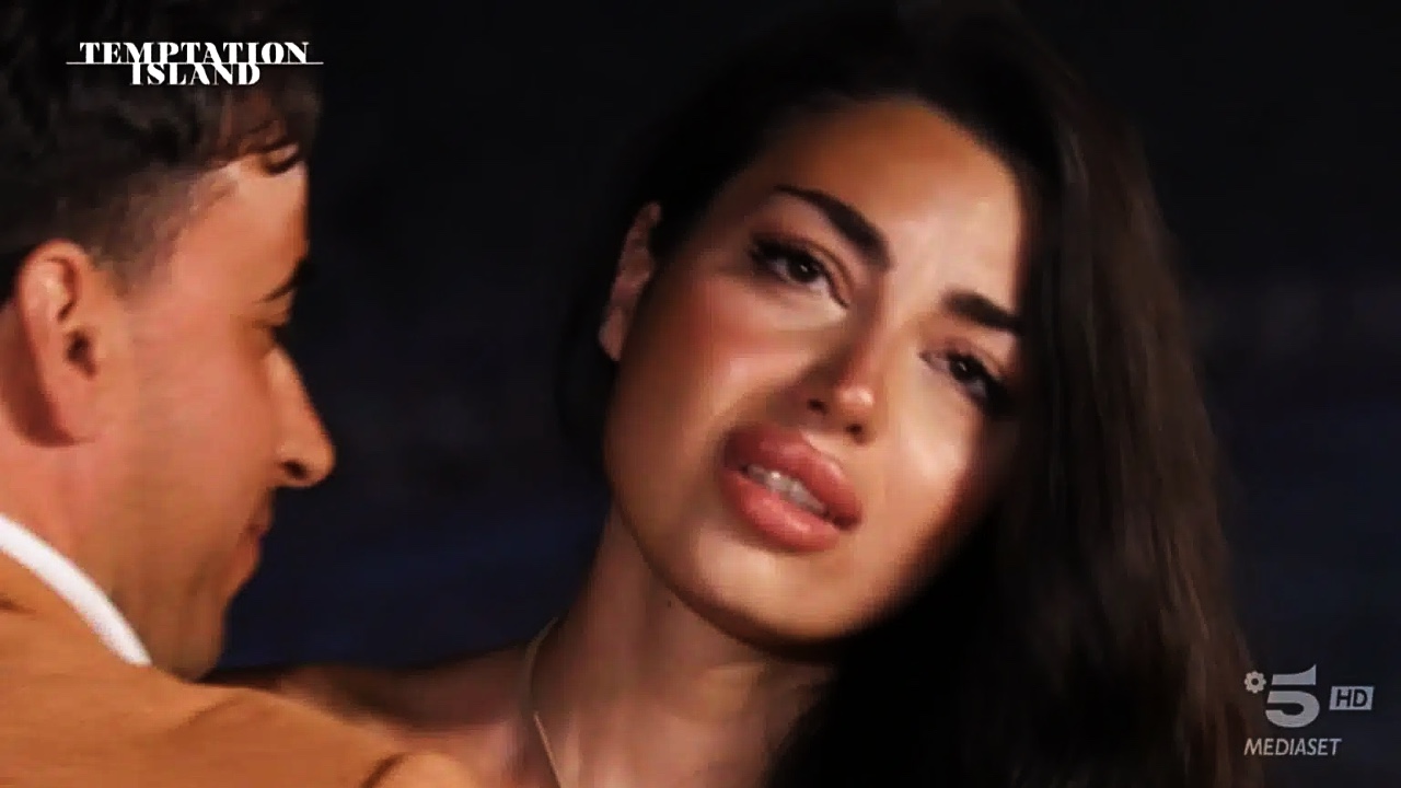 Jenny e Tony Temptation Island: lei lo perdona ma continua manipolazione