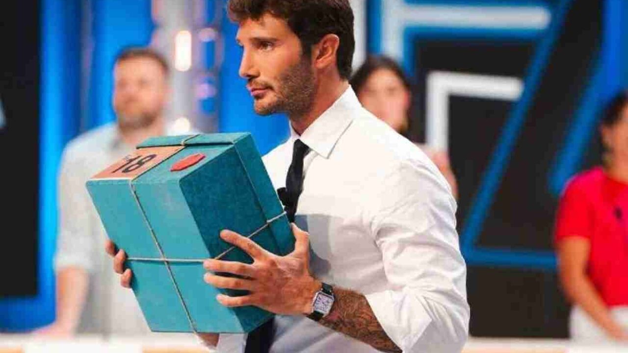 Affari Tuoi è pilotato? La verità dietro al successo con Stefano De Martino