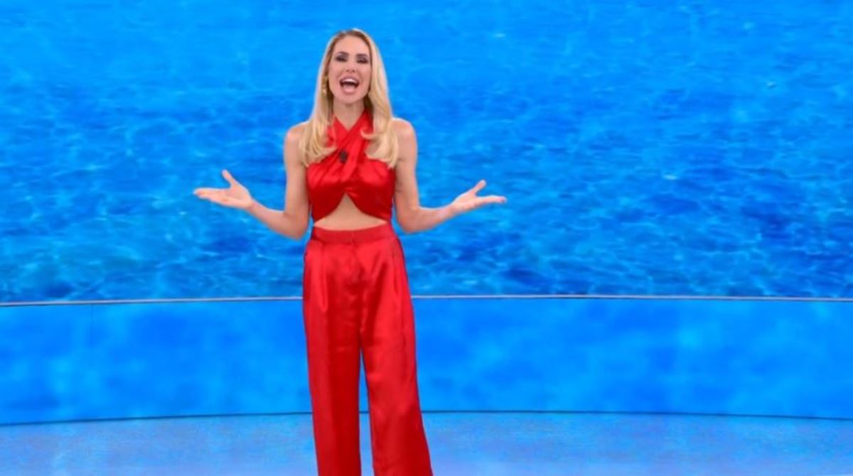 L’Isola dei Famosi: ennesima gaffe in diretta per Ilary Blasi