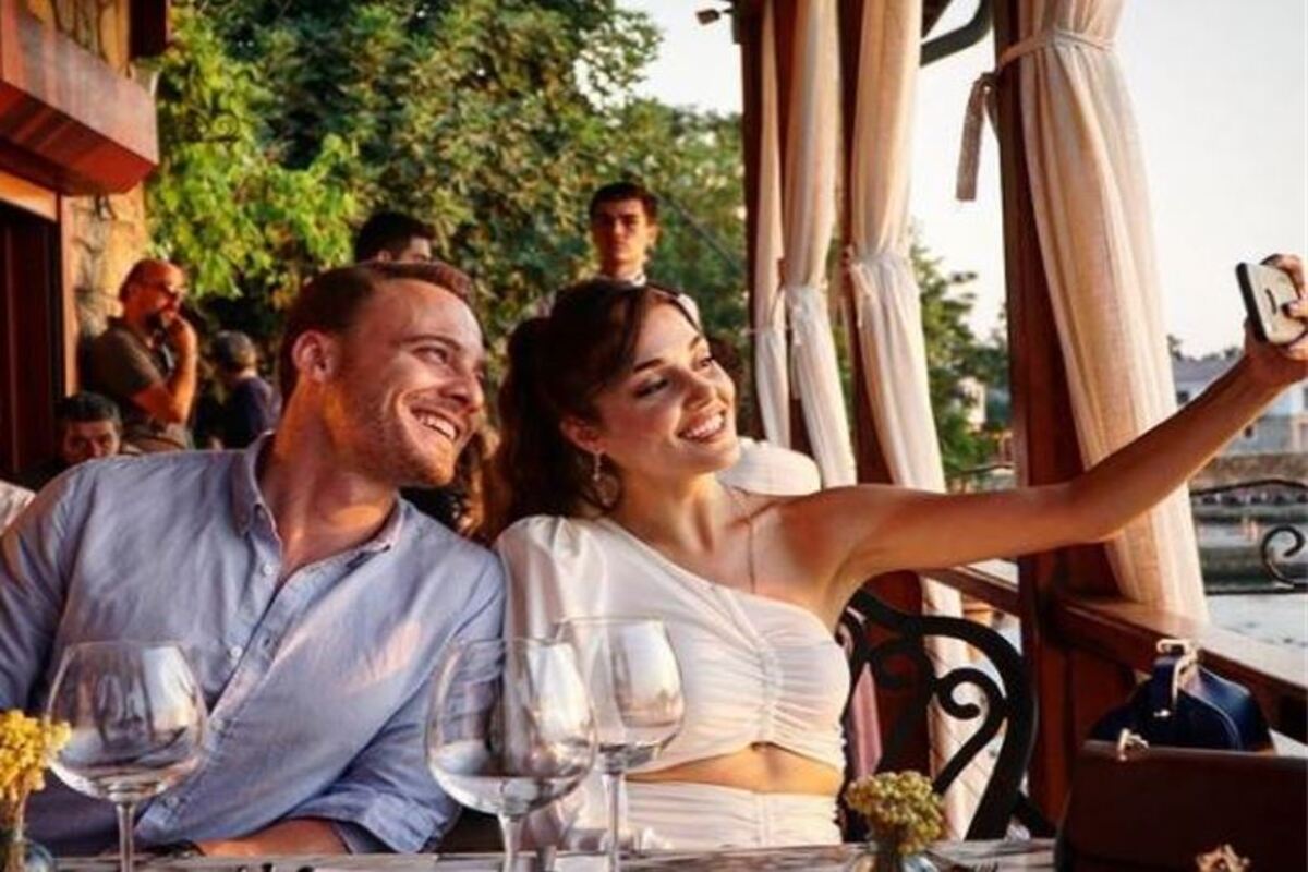 Love is in the air, Hande Erçel e Kerem Bürsin: l’ultima foto insieme fa impazzire i fan