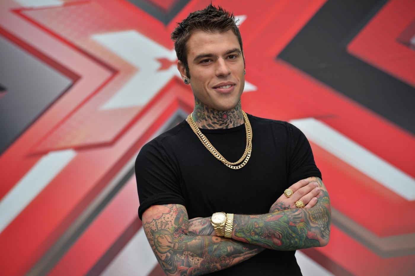 Fedez. Fedez итальянский рэпер. Продюсеры рэперов. X-фактор телепередача кадры.