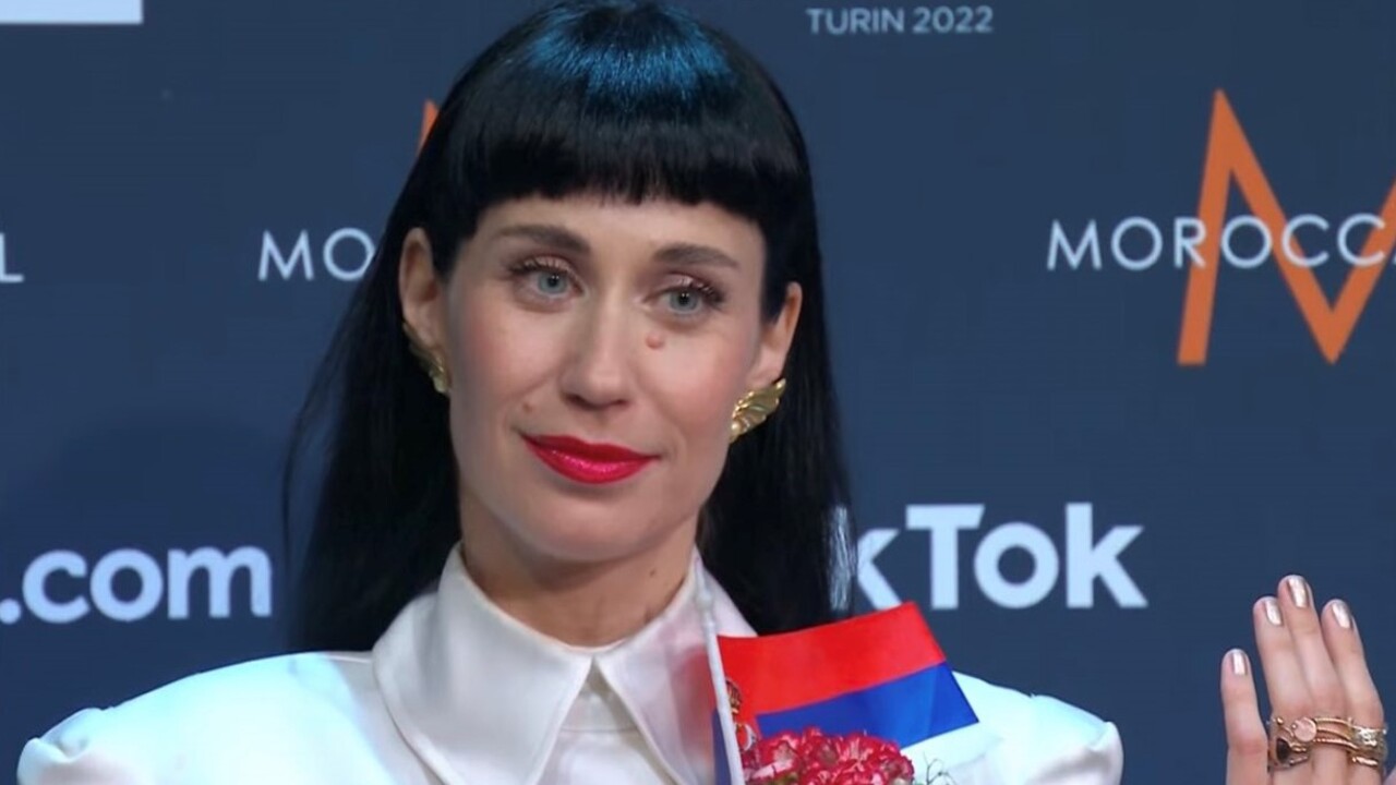 Eurovision 2022: la cantante della Serbia lancia un appello a Barbara D’Urso