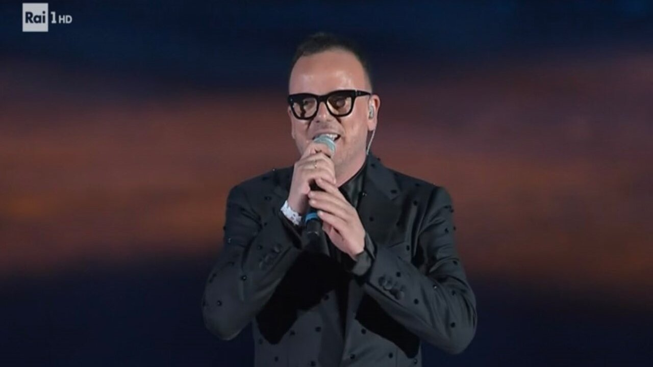 Gigi D’Alessio sbarca su Rai1 con uno «show seriale»: l’indiscrezione