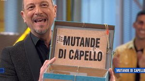 Ascolti Tv 12 marzo, Cassano ad Affari Tuoi imbarazzato per le ’Mutande di Capello’