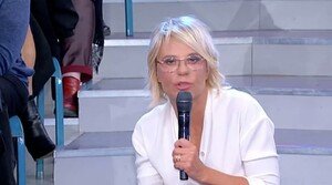 Ascolti Tv lunedì 22 marzo 2021: L’Isola dei Famosi non convince, Uomini e Donne fa il botto