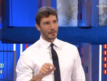 Affari Tuoi non va in onda il sabato sera, stop a De Martino: i motivi