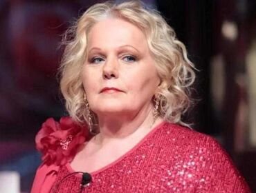 Katia Ricciarelli canta “Caruso” e diventa virale: qualcosa va storto