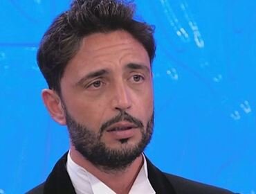 Uomini e Donne: Armando litiga con Samantha e con Riccardo