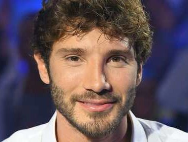 Stefano De Martino condurrà un programma serale su Italia 1? L'indiscrezione