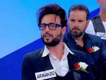 Uomini e Donne: Armando Incarnato show, lite con Samantha e Gianni Sperti
