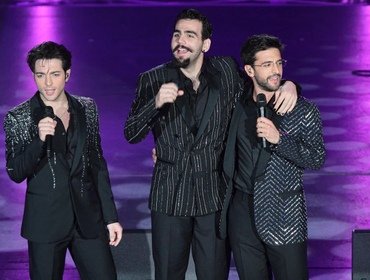 Il Volo registra concerto Natale in estate: polemica su cachet e cappotti