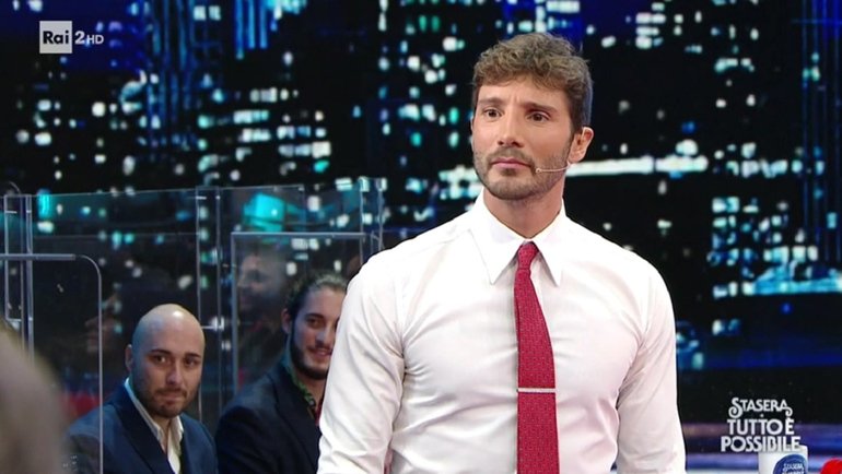 Stefano De Martino, problemi per Bar Stella: c'entra Reazione a Catena