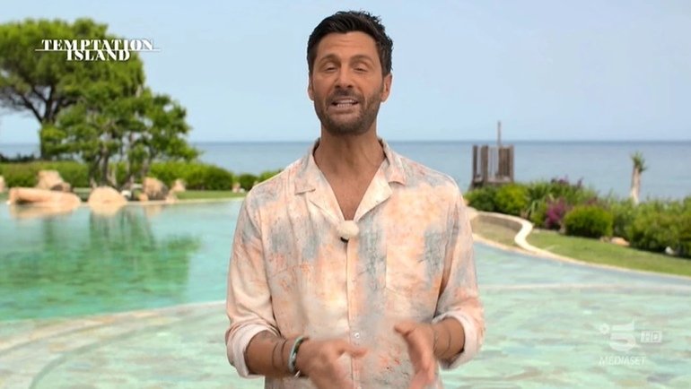 Registrazioni Temptation Island al via: perché Maria non toglie più Bisciglia