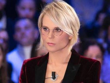 Uomini e Donne: Maria De Filippi dice basta ai tronisti troppo legati ai social