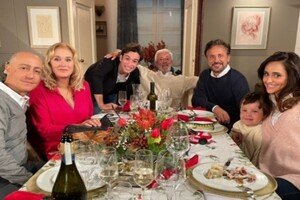 Natale 2021, gli auguri degli attori di Un posto al sole