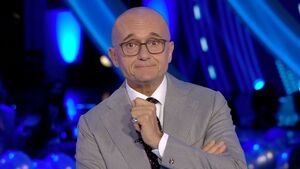 Alfonso Signorini svela retroscena sul cast del GF Vip: «Non ci sono i soldi»