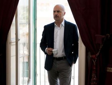 Stasera in tv, oggi 27 aprile 2021: Le Iene e Il Commissario Montalbano