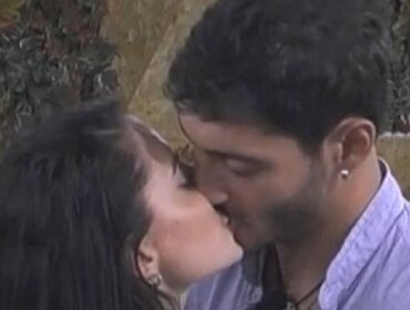 Grande Fratello, scatta il bacio tra Shaila Gatta e Javier Martinez (Video)