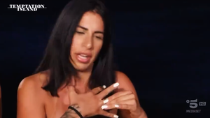 Titty a Temptation Island getta anello nel fuoco delusa da Antonio (VIDEO)