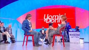 Ascolti Tv 13 aprile, Uomini e Donne fa il botto nel pomeriggio