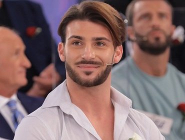 Uomini e Donne: accuse shock su Nicola Vivarelli, è gay? 