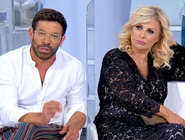 Uomini e Donne, Tina e Gianni Sperti tronisti? Silenzio rotto: la verità