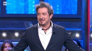 Ascolti TV 1 novembre, boom per Soliti Ignoti con l’azzardo inaspettato di Paolo Ruffini