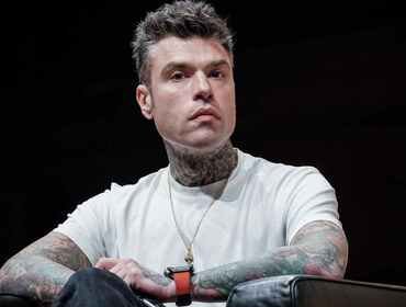 Fedez dice la sua sul ricovero ma qualcosa non torna: cos'è accaduto