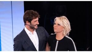 Stefano De Martino va a Canale 5 dopo Affari Tuoi: c’entra Maria De Filippi