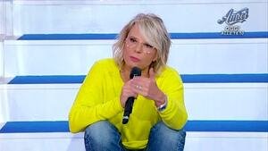 Uomini e Donne non va in onda, Maria De Filippi in lutto: Canale 5 cambia