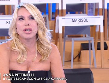 Verissimo, Anna Pettinelli annuncia di essere fidanzata: chi è Giuseppe