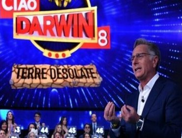 Ciao Darwin 3 maggio: anticipazioni e concorrenti settima puntata