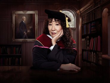 La Direttrice: data d'uscita e trama della nuova serie Netflix con Sandra Oh