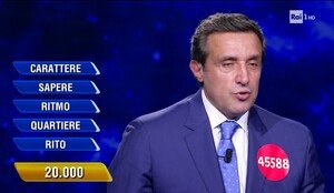 Ascolti TV 4 dicembre, segni di cedimento per Flavio Insinna: L’Eredità in calo