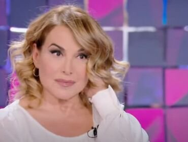 Barbara D'Urso è tornata in Italia...ed è subito gaffe!