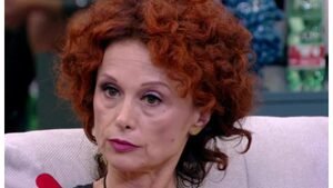 GF, Beatrice Luzzi influenza il pubblico e lancia una stoccata agli autori